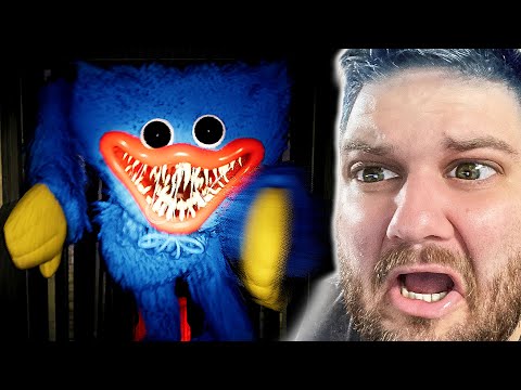 encontrei o huggy wuggy, que é o personagem mais assustador dos games
