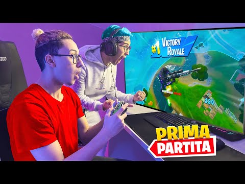 MIO FRATELLO GIOCA A FORTNITE PER LA PRIMA VOLTA ! (NON CI CREDO…)