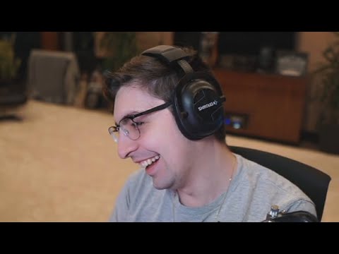 11 minutes of Shroud playing against other streamers in Apex Legends…