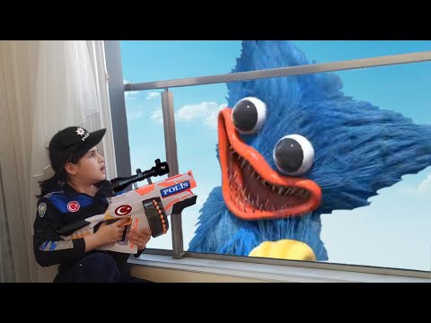 Melisa pencerede Huggy Wuggy gördü huggy wuggy arabadan kaçtı | polis | polis arabası