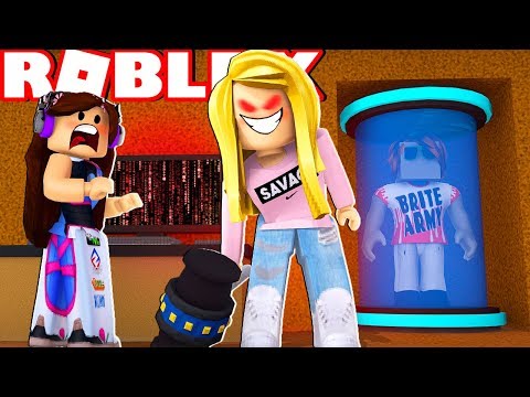 HACK COMPUTERS AND ESCAPE FROM THE BEAST! (Roblox)