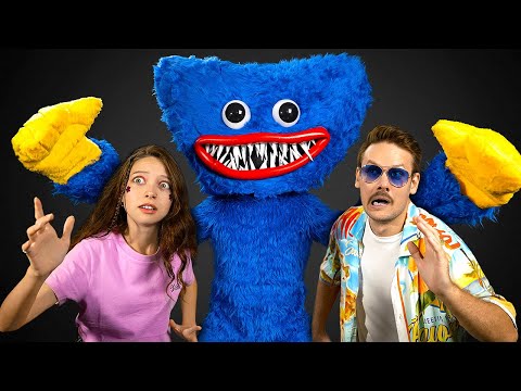 Realistic Huggy Wuggy Costume To Surprise Everyone!