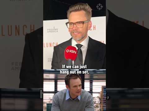 Joel McHale gives a COMMUNITY movie update! #sixseasonsandamovie #community #movie #tv #interview